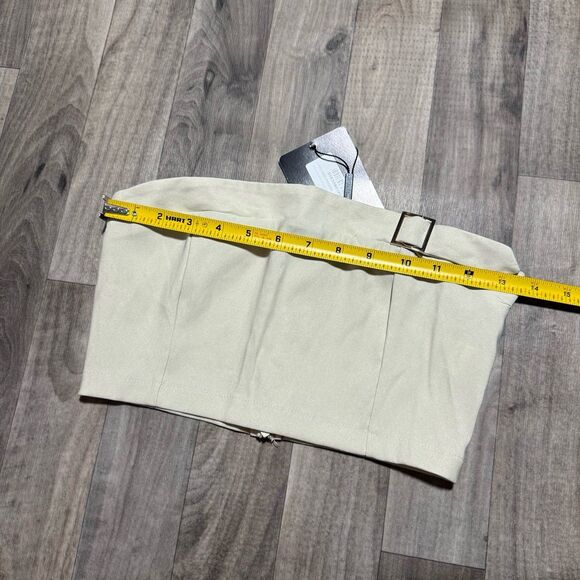 Pretty little thing Stone Stretch Woven Buckle Crop Top - Picture 6 of 8